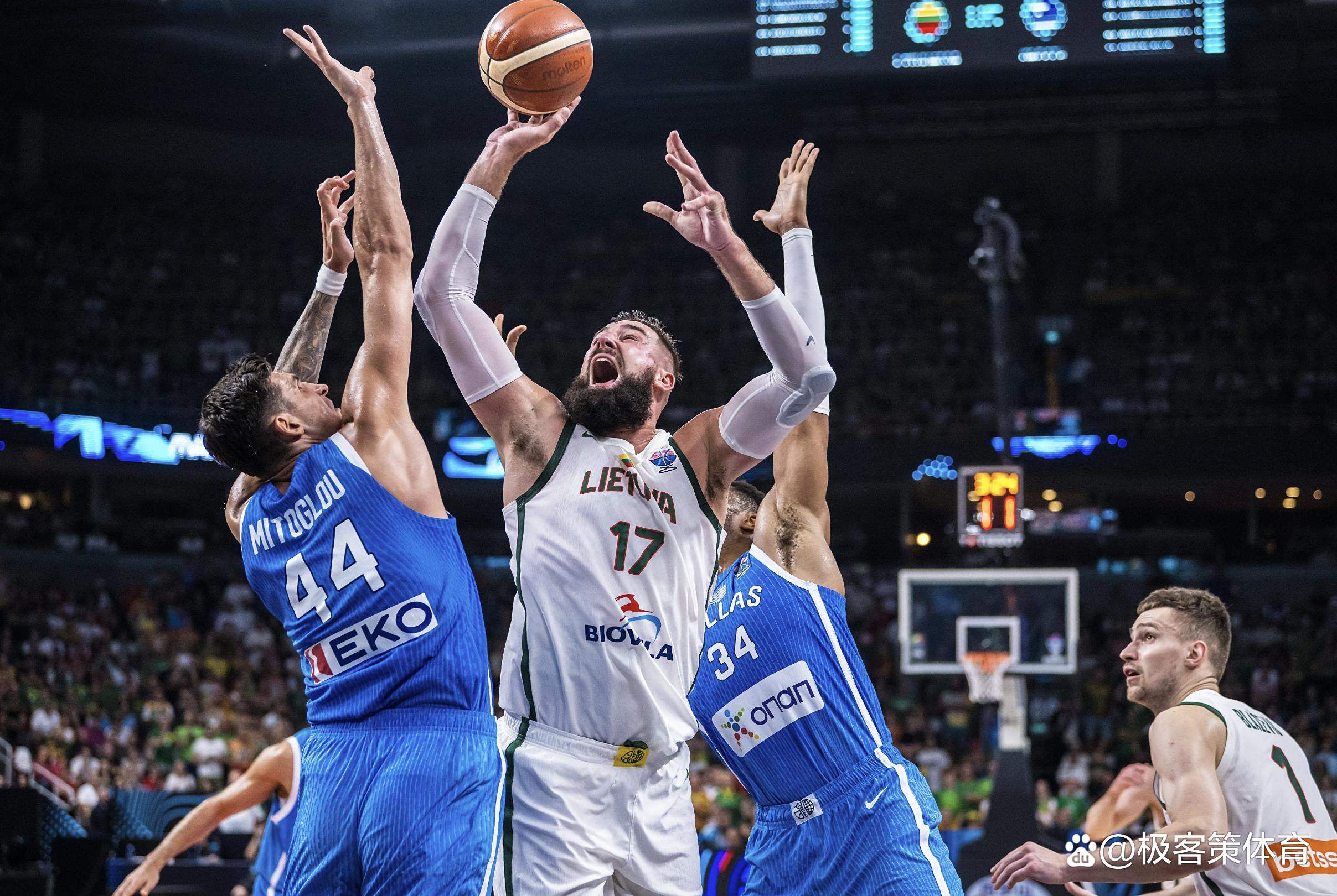 勇士完胜波兰男篮，字母哥关键制胜