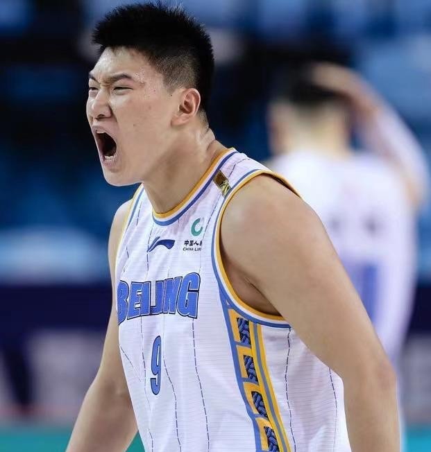 篮球选手赛后落泪，背后故事感人