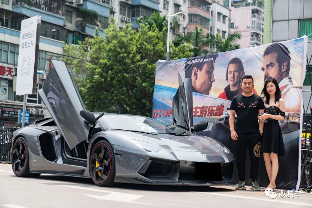 一场经典之战!赛车点燃球迷热情 一场经典之战!赛车点燃球迷热情