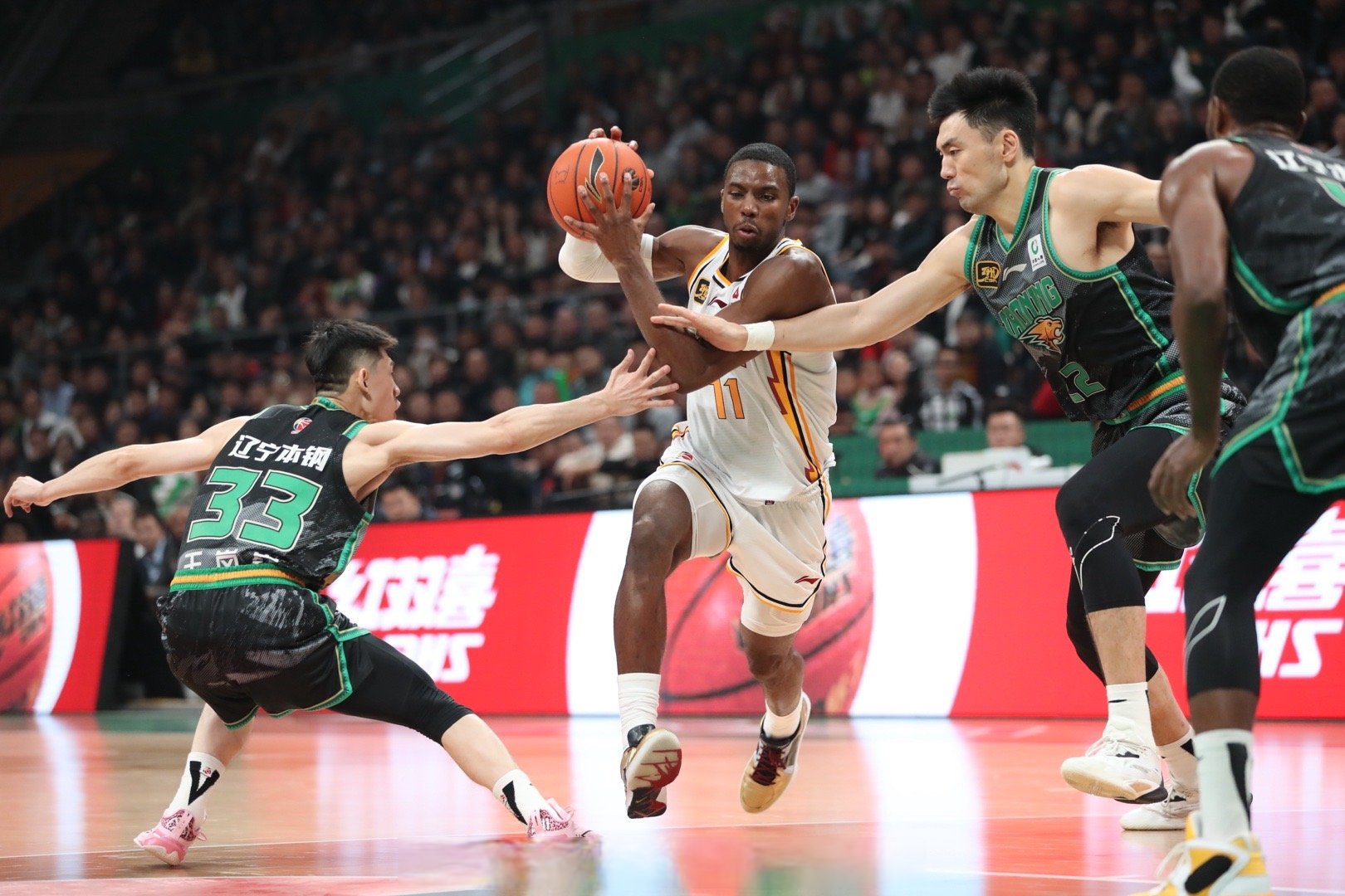 辽宁队轻取山西队,易建联惊艳四座 辽宁队轻取山西队,易建联惊艳四座