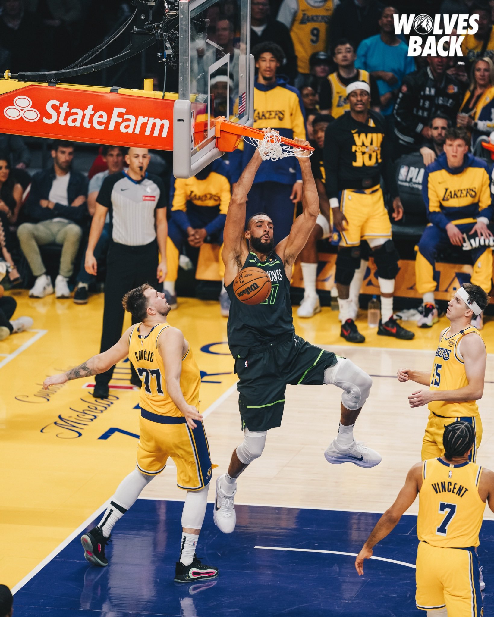 76人逆转灰熊，布克刷新纪录