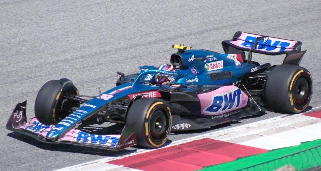 哈斯车队碾压雷诺车队，阿隆索点燃赛场