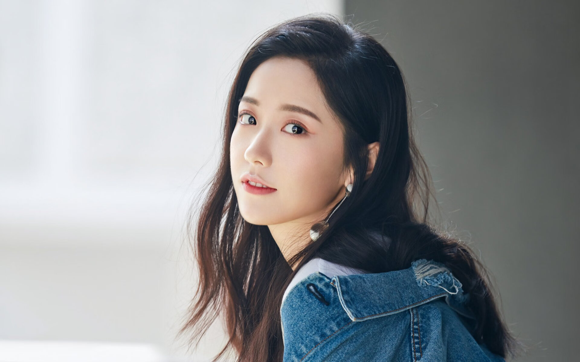 哲学足球，当奥亚尔萨瓦尔在冰岛对阵喀麦隆的比赛中，选择了不惊艳四座